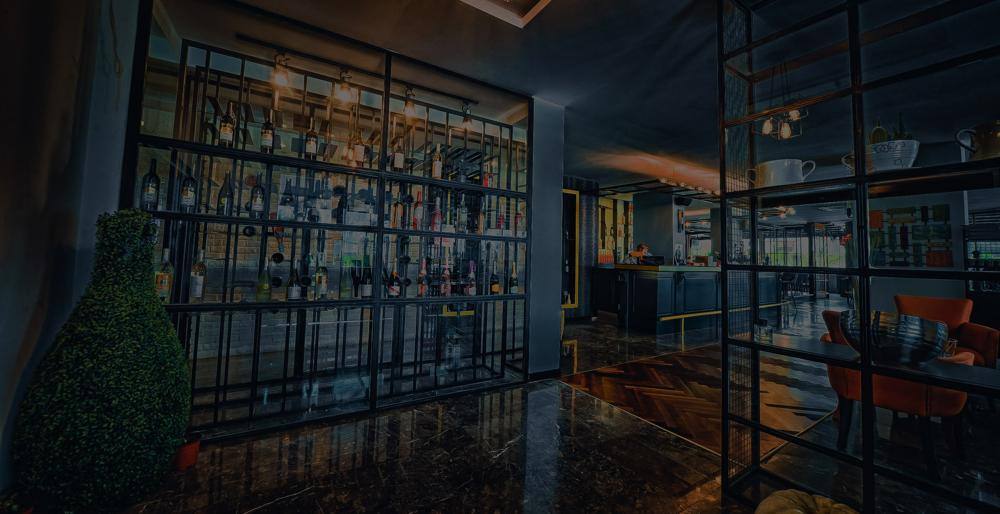 Next Republic restoranının bar ve salon atmosferi