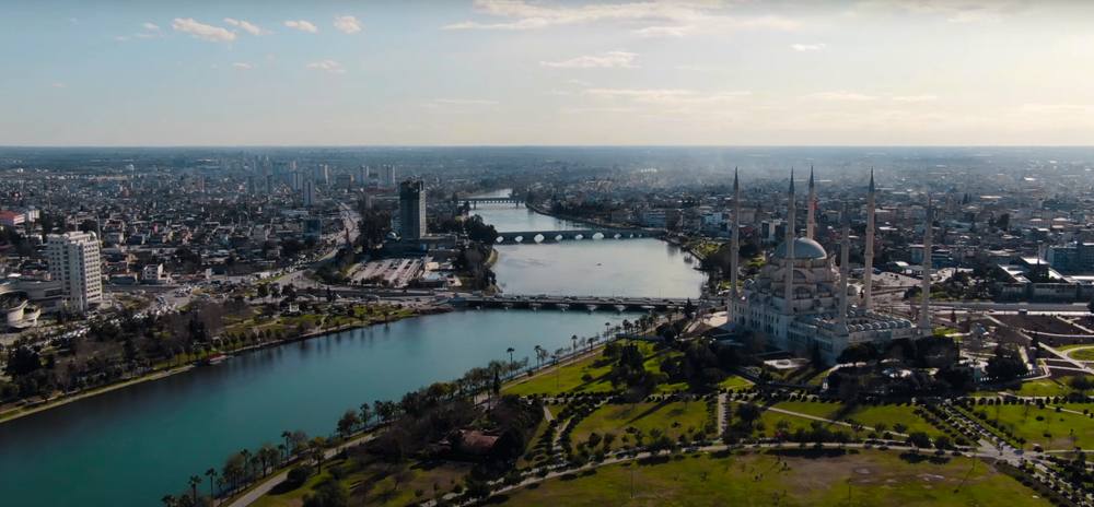 Seyhan Nehri, parklar ve Adana şehir manzarası